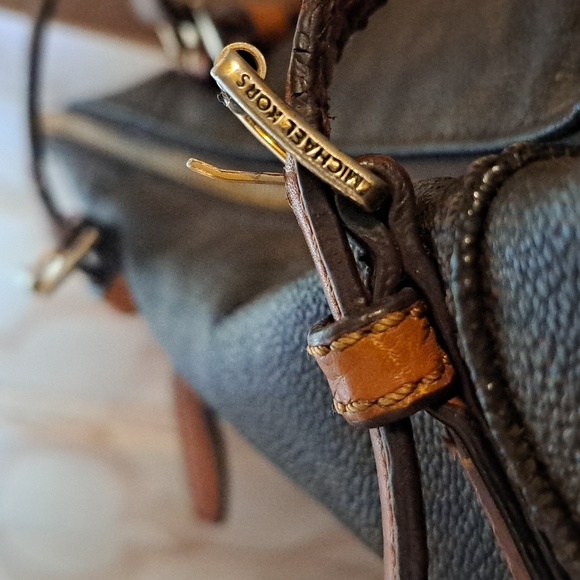 Michael Kors Jet Set Tote With Matching Wallet - Picture 9 of 17